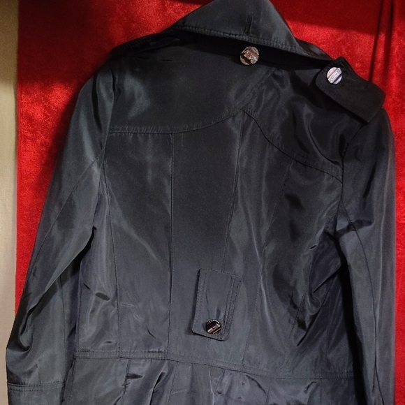 Stylish Black Trench Coat for Women - Picture 3 of 5